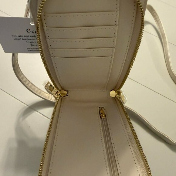 Pretty Simple NWT Cream Crossbody Wallet Bag | Built-In Card Slots | $52 - Picture 4 of 8